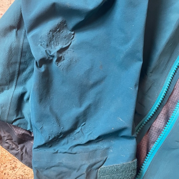 Arcteryx women’s gore tex jacket - Picture 8 of 8